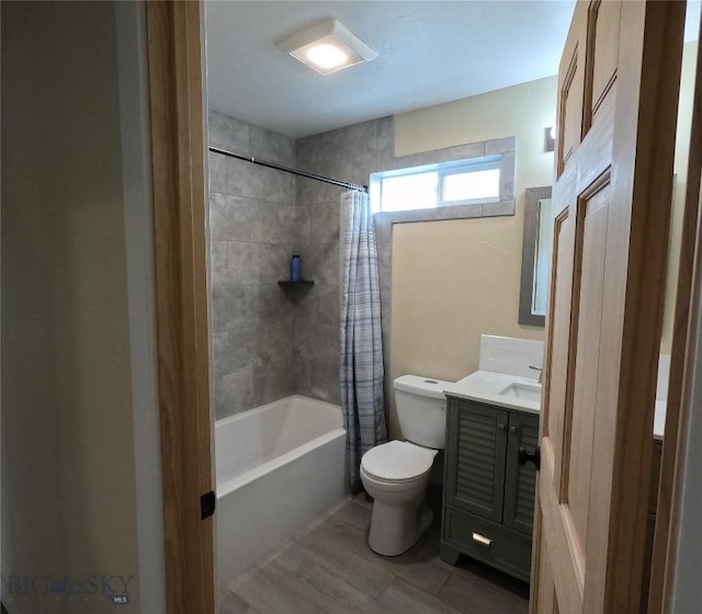 701 Barnett St, Dillon, MT 59725 - full bathroom featuring shower / bath combo, vanity, and wood finished floors