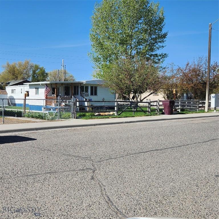 434 Barnett Ave, Dillon, MT 59725