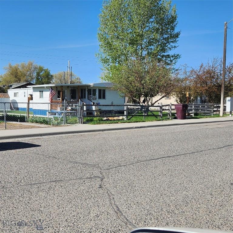 434 Barnett Ave, Dillon, MT 59725