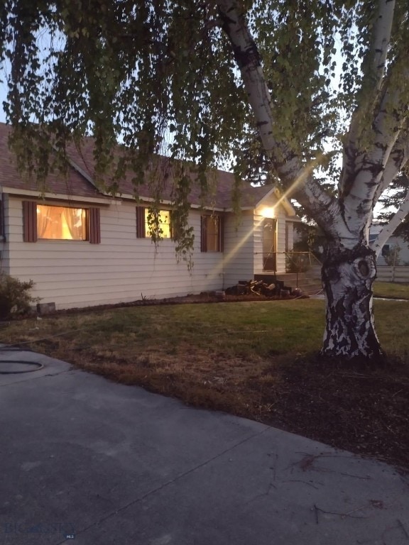 600 C St, Townsend, MT 59644 - ranch-style house with a front lawn