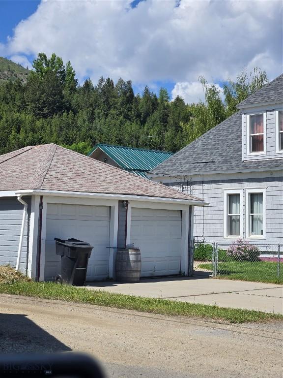 415 W 6th St, Anaconda, MT 59711 - garage with concrete driveway