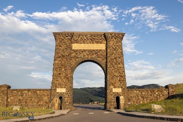 14 Peters Ln, Gardiner, MT 59030 - community / neighborhood sign featuring a mountain view