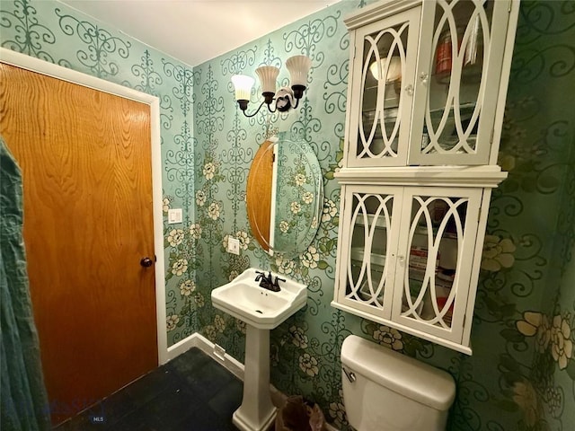 2030 Adams Ave, Butte, MT 59701 - bathroom featuring wallpapered walls