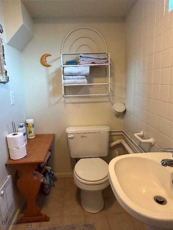 1914 Haggin, Anaconda, MT 59711 - bathroom featuring tile patterned floors and tile walls