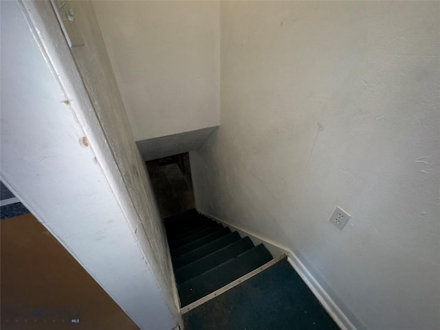 1001 Utah Ave, Butte, MT 59701 - view of stairway