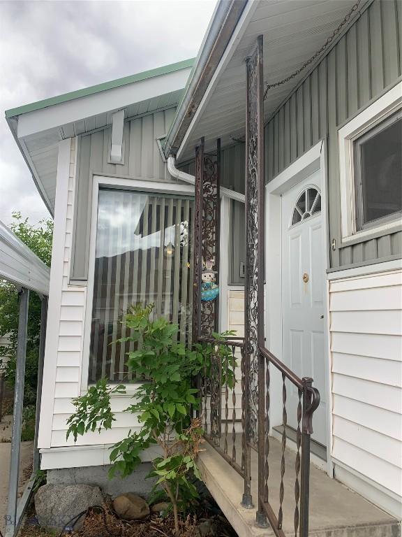 1813 Adams Ave, Butte, MT 59701 - entrance to property featuring board and batten siding