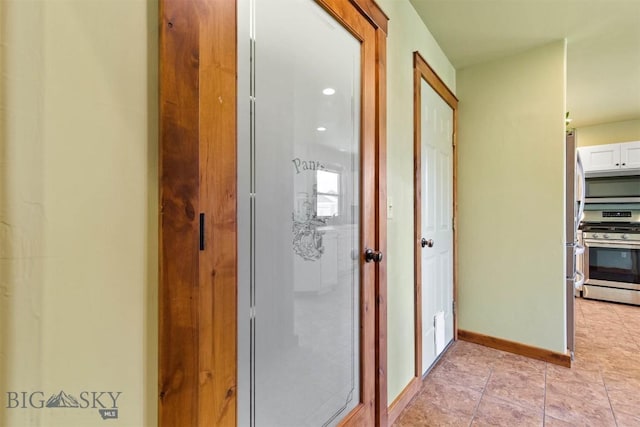901 Floyd Way, Livingston, MT 59047 - hall with baseboards