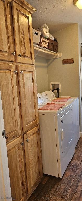 950 White Creek Ln, Polaris, MT 59746 - laundry room with cabinet space, washer and clothes dryer, dark wood-style floors, and a textured ceiling