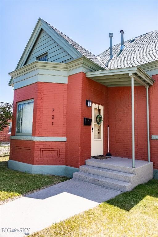 721 W Park Ave, Anaconda, MT 59711 - property entrance with brick siding