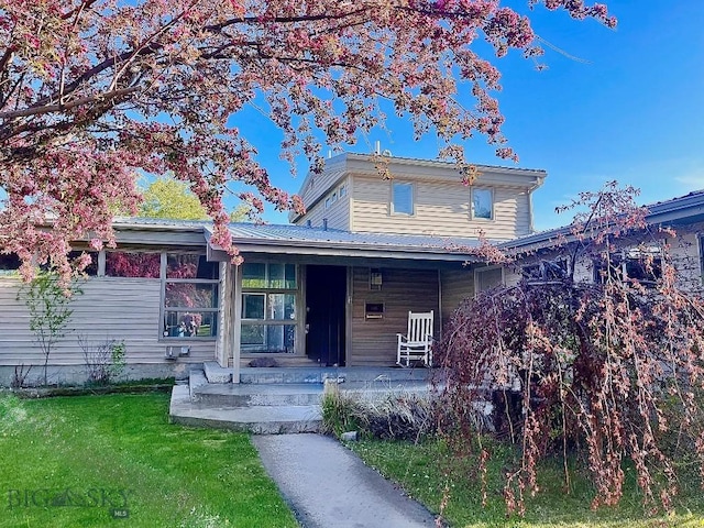 1416 W Gold St, Butte, MT 59701 - traditional-style house featuring covered porch and a front yard