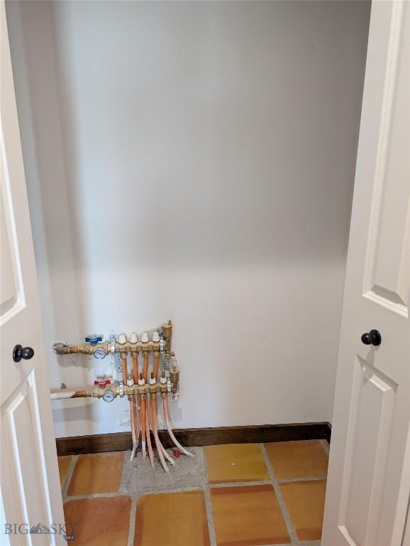 51 Highlander Dr, Three Forks, MT 59752 - detailed view of baseboards