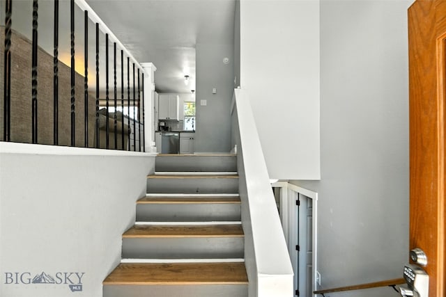 801 Iowa St, Belgrade, MT 59714 - view of stairway