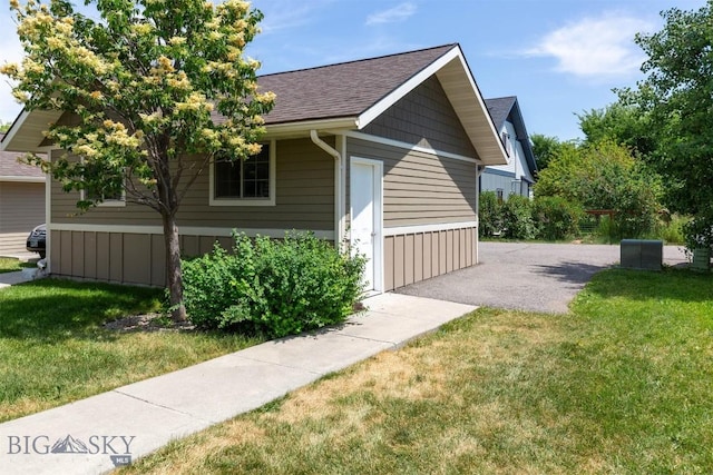 332 N Cottonwood Rd Unit F, Bozeman, MT 59718 - view of side of property featuring a yard and roof with shingles