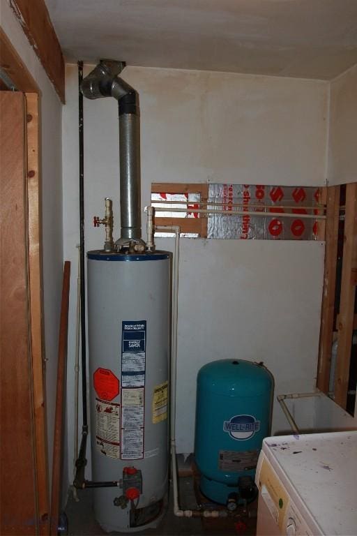 524 Grizzly Meadow Rd, Emigrant, MT 59027 - utility room featuring water heater and washer / dryer
