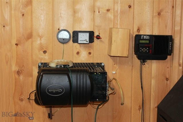 524 Grizzly Meadow Rd, Emigrant, MT 59027 - detailed view of wooden walls