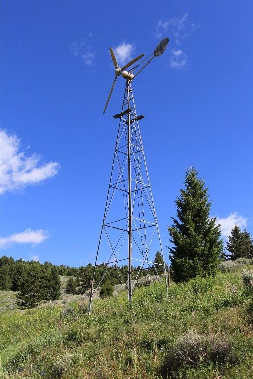 524 Grizzly Meadow Rd, Emigrant, MT 59027 - exterior view