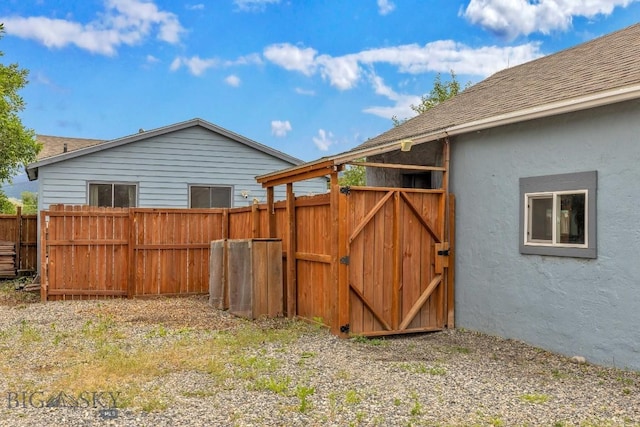 718 W Front, Livingston, MT 59047 - view of yard featuring a gate