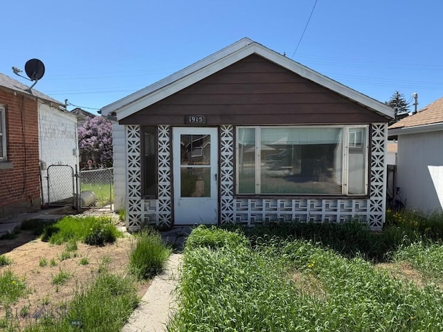 1915 S Montana, Butte, MT 59701 - view of front of home featuring a gate