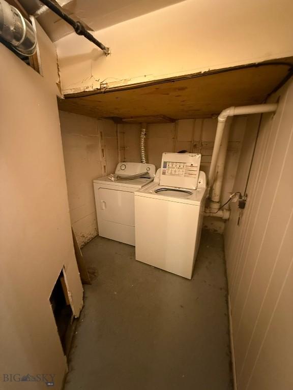 1915 S Montana, Butte, MT 59701 - laundry room featuring washing machine and clothes dryer
