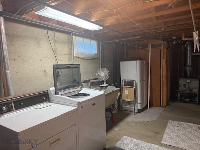 306 Juniper St, Anaconda, MT 59711 - laundry room featuring independent washer and dryer