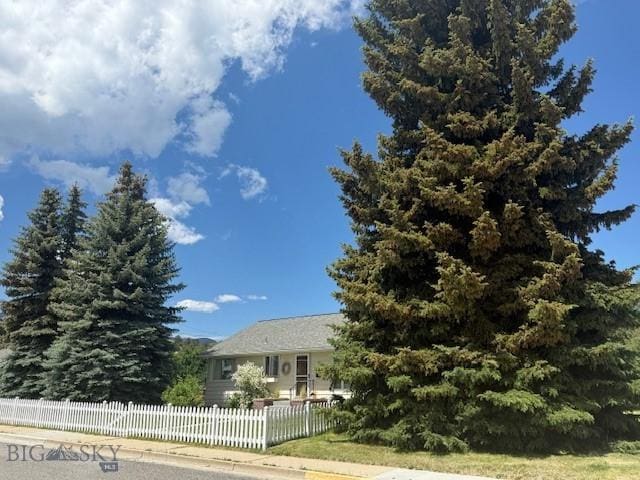 306 Juniper St, Anaconda, MT 59711 - view of front of home featuring a fenced front yard