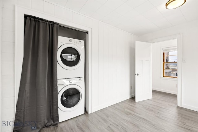 1039 Placer St, Butte, MT 59701 - laundry area featuring stacked washer / dryer and wood finished floors