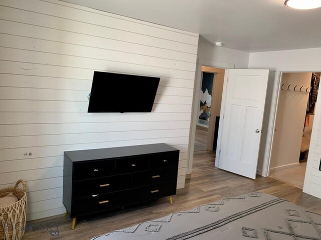 801 Pleiades Pl, Livingston, MT 59047 - bedroom with light wood finished floors and baseboards