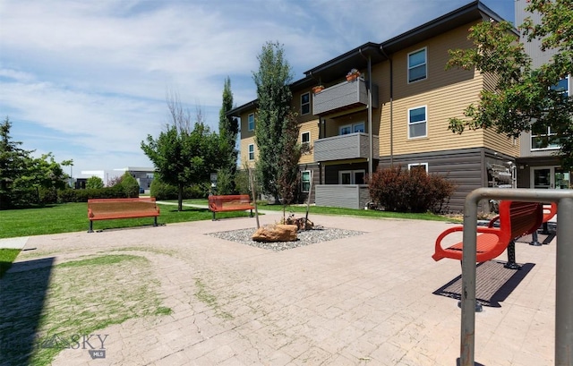 210 S Cottonwood Rd Unit 308, Bozeman, MT 59718 - surrounding community with a lawn
