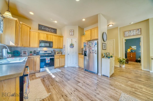 215 N 4th St Unit B, Manhattan, MT 59741 - kitchen with stainless steel appliances, light brown cabinets, tasteful backsplash, light wood-style floors, and recessed lighting