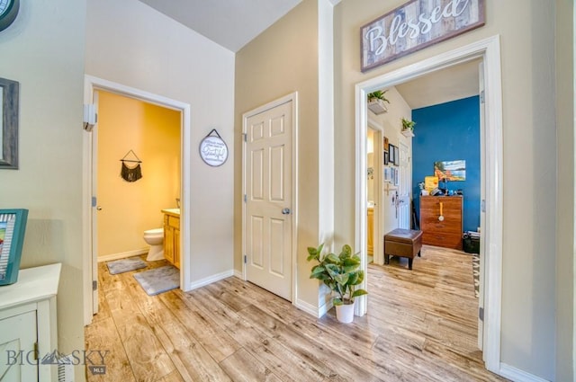 215 N 4th St Unit B, Manhattan, MT 59741 - foyer entrance featuring light wood-style floors and baseboards