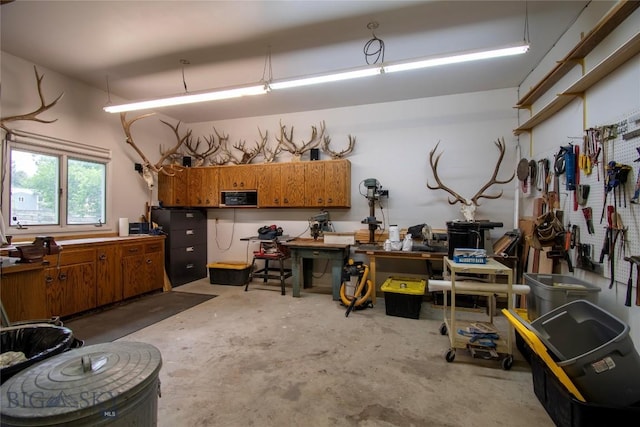 201 W 8th Ave, Big Timber, MT 59011 - garage with a workshop area