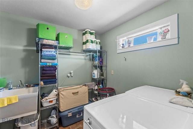 818 N 13th St, Livingston, MT 59047 - laundry room with washing machine and clothes dryer and tile patterned flooring
