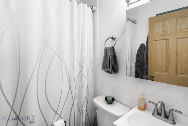 531 N Main St, Livingston, MT 59047 - bathroom with a sink and a shower with shower curtain