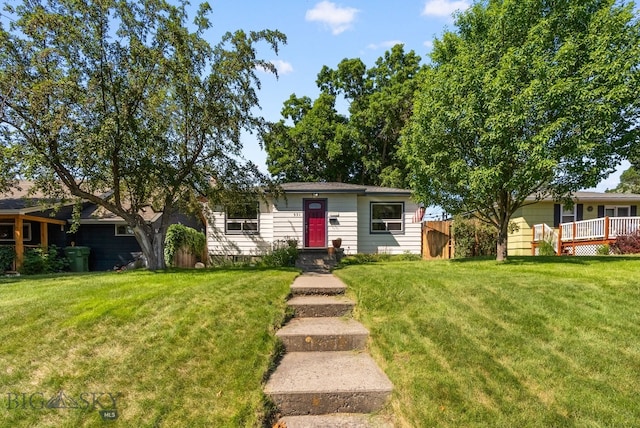 531 N Main St, Livingston, MT 59047 - view of front of property featuring a front lawn