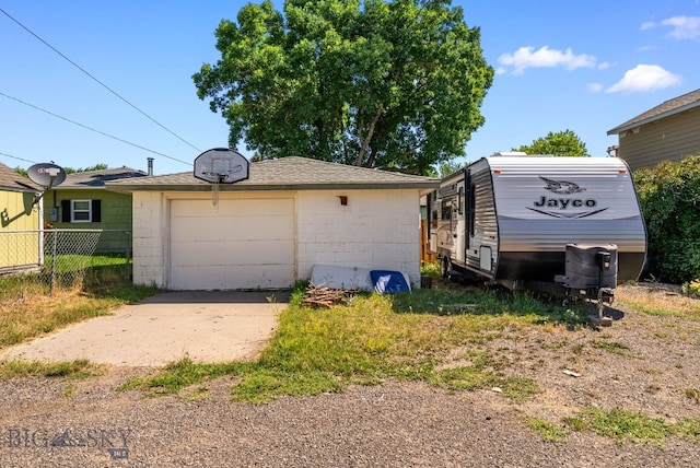 531 N Main St, Livingston, MT 59047 - garage featuring concrete driveway