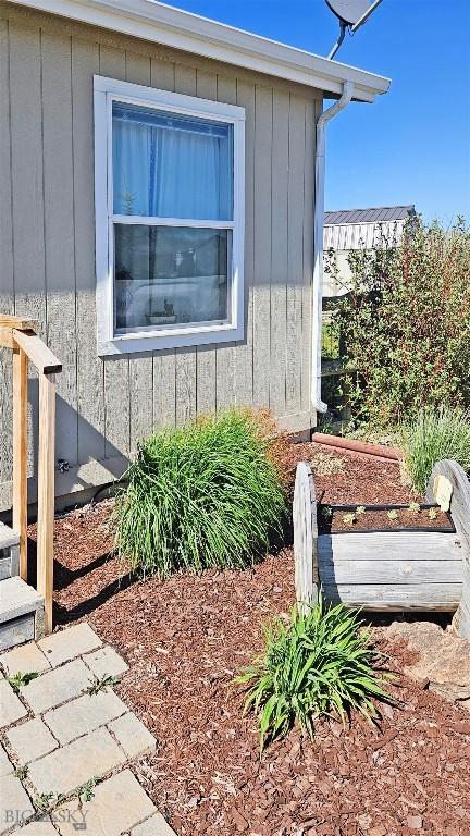 950 N Harrison St, Lima, MT 59739 - view of side of home with a garden