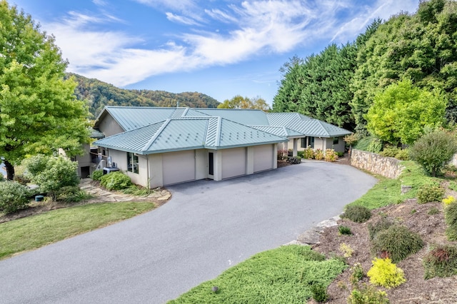 single story home featuring a garage