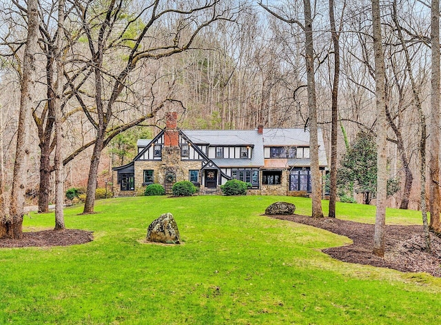 view of front of property with a front yard