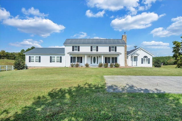 colonial inspired home featuring a front lawn