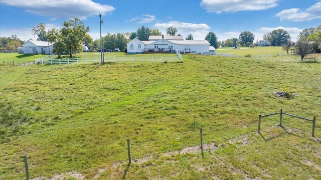 view of yard featuring a rural view