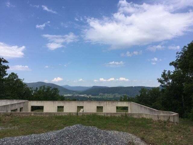 565 Misty Mountain Ln, Roanoke, VA 24012