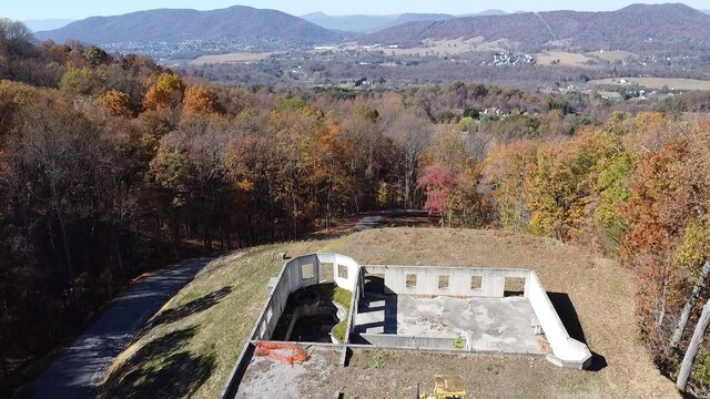 565 Misty Mountain Ln, Roanoke, VA 24012