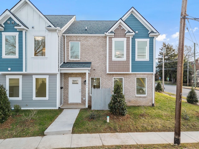 view of front of home with a front lawn