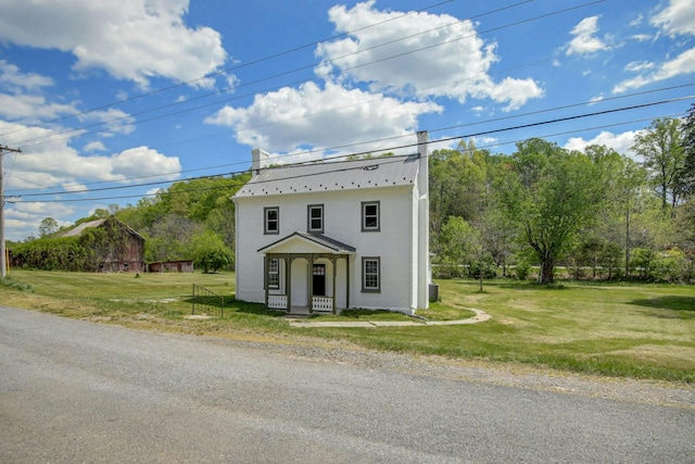 view of front of house featuring a front yard