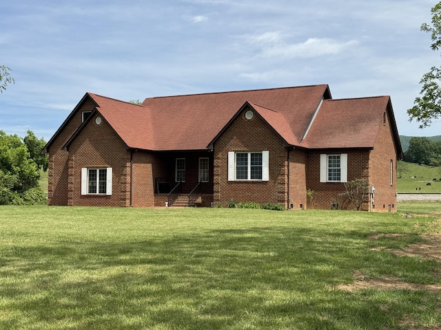 view of front facade with a front lawn