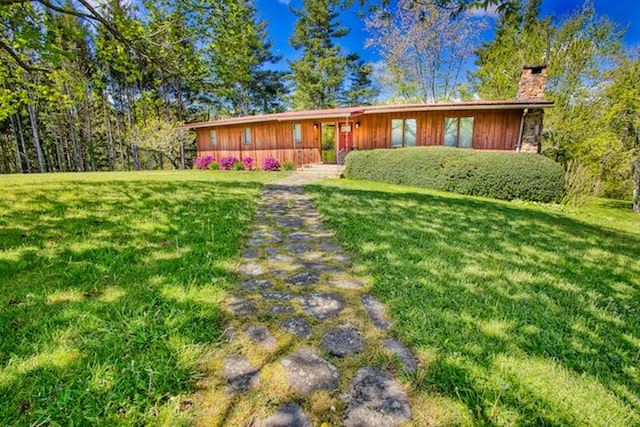 ranch-style home featuring a front yard