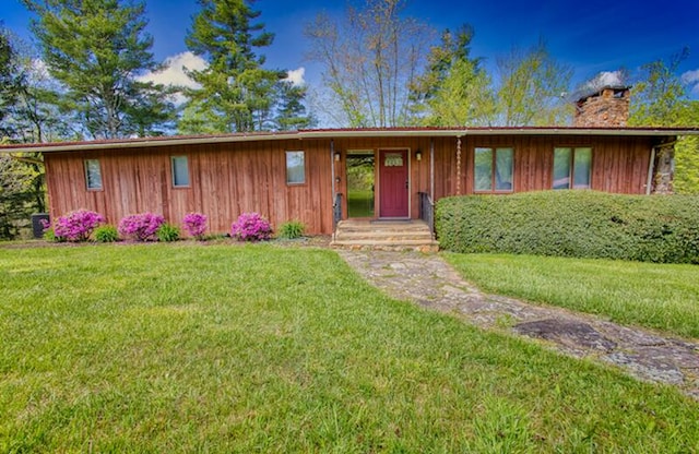 ranch-style house featuring a front lawn