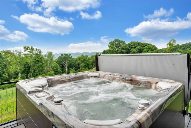 details featuring a jacuzzi