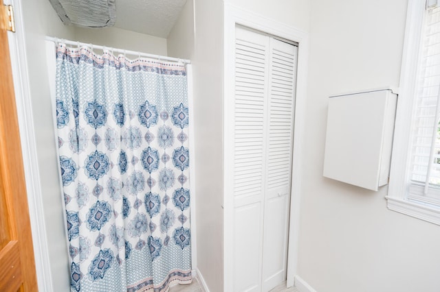 bathroom featuring a textured ceiling