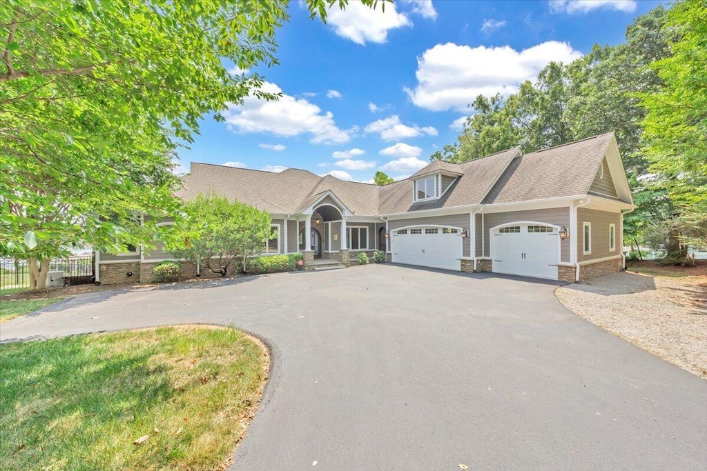 424 Baywood Dr, Moneta, VA 24121 - view of front facade featuring a garage